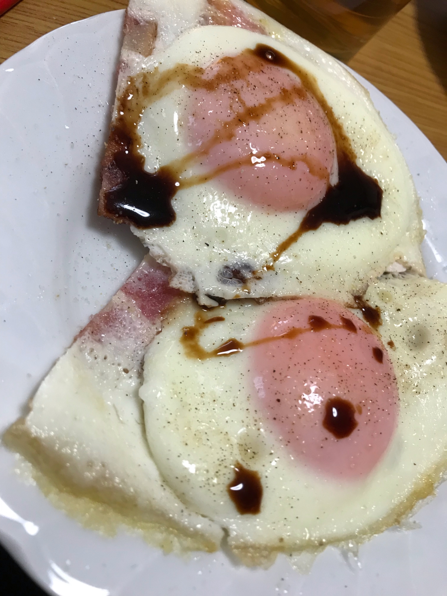 塩胡椒と醤油のハム目玉焼き