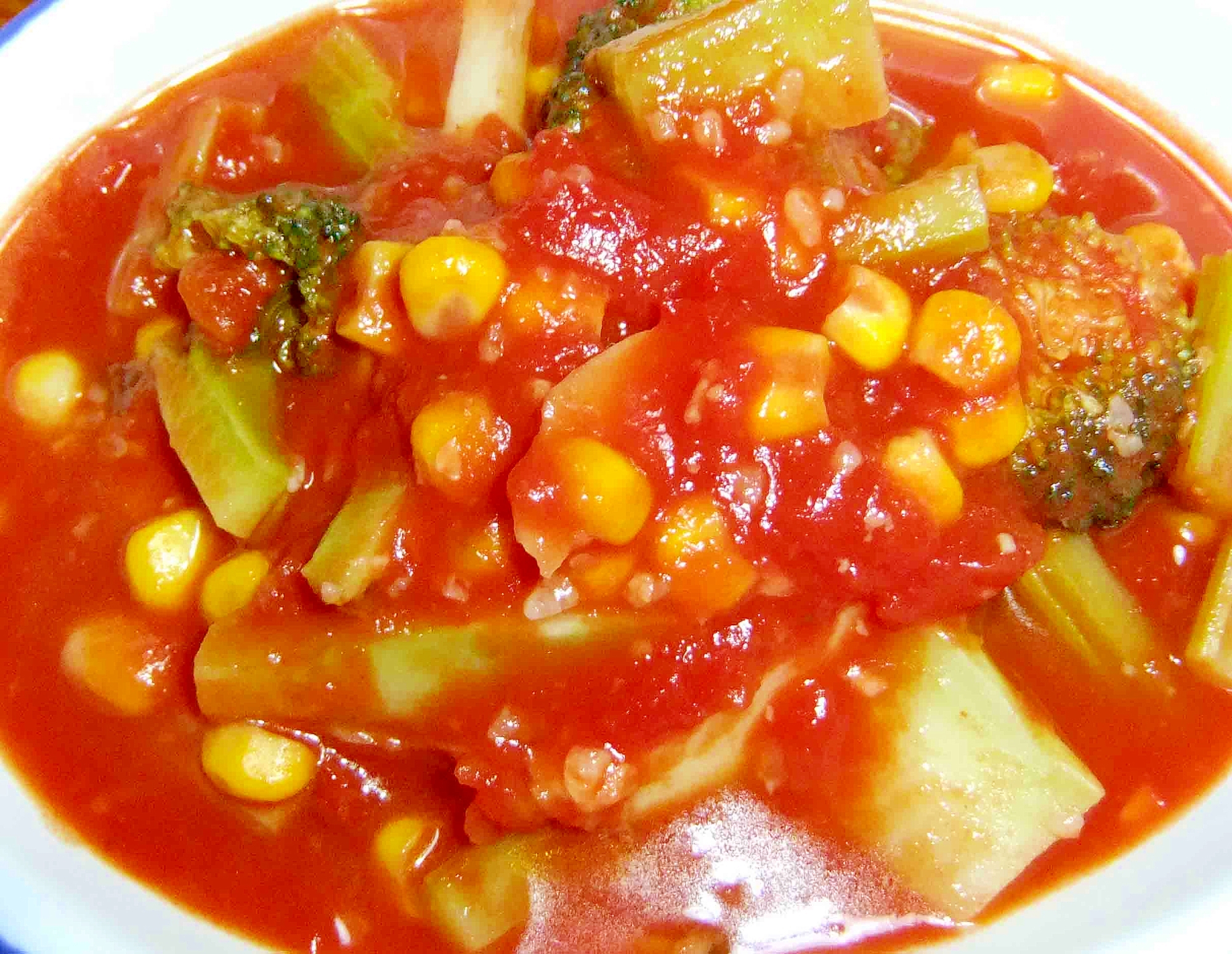 セロリとブロッコリーのトマトスープ