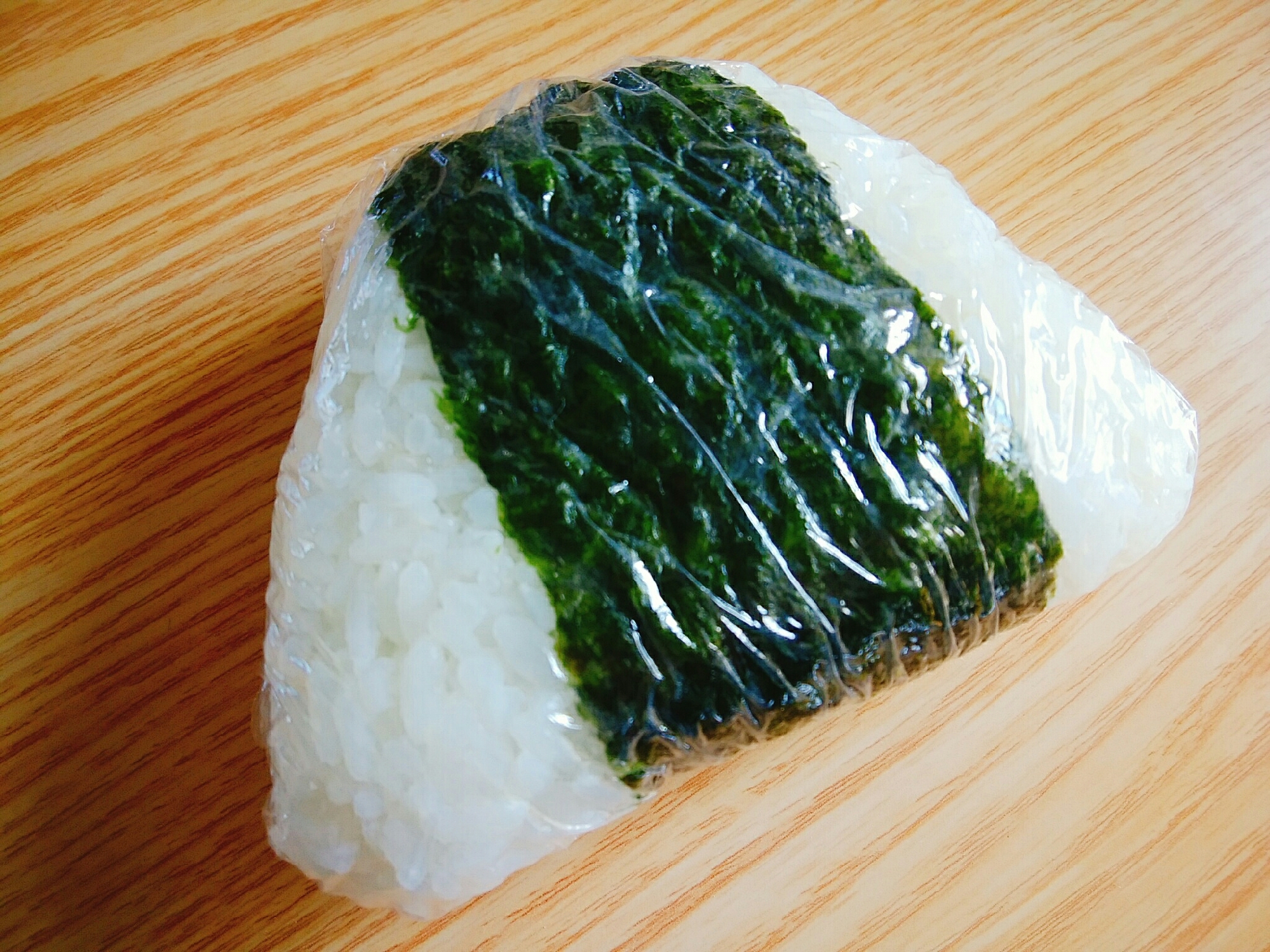 塩昆布とごまのおにぎり