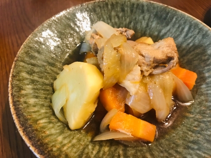 圧力鍋で肉じゃがを初めて作りました。手間いらずでこんなに美味しくできるなんて感動です！