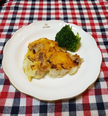 家にある材料で作れそうだったので、チャレンジ!フライパンに広げた時はバラバラだったけど、チーズが溶けてうまくまとまりました。簡単なのにご馳走感があって嬉しいです