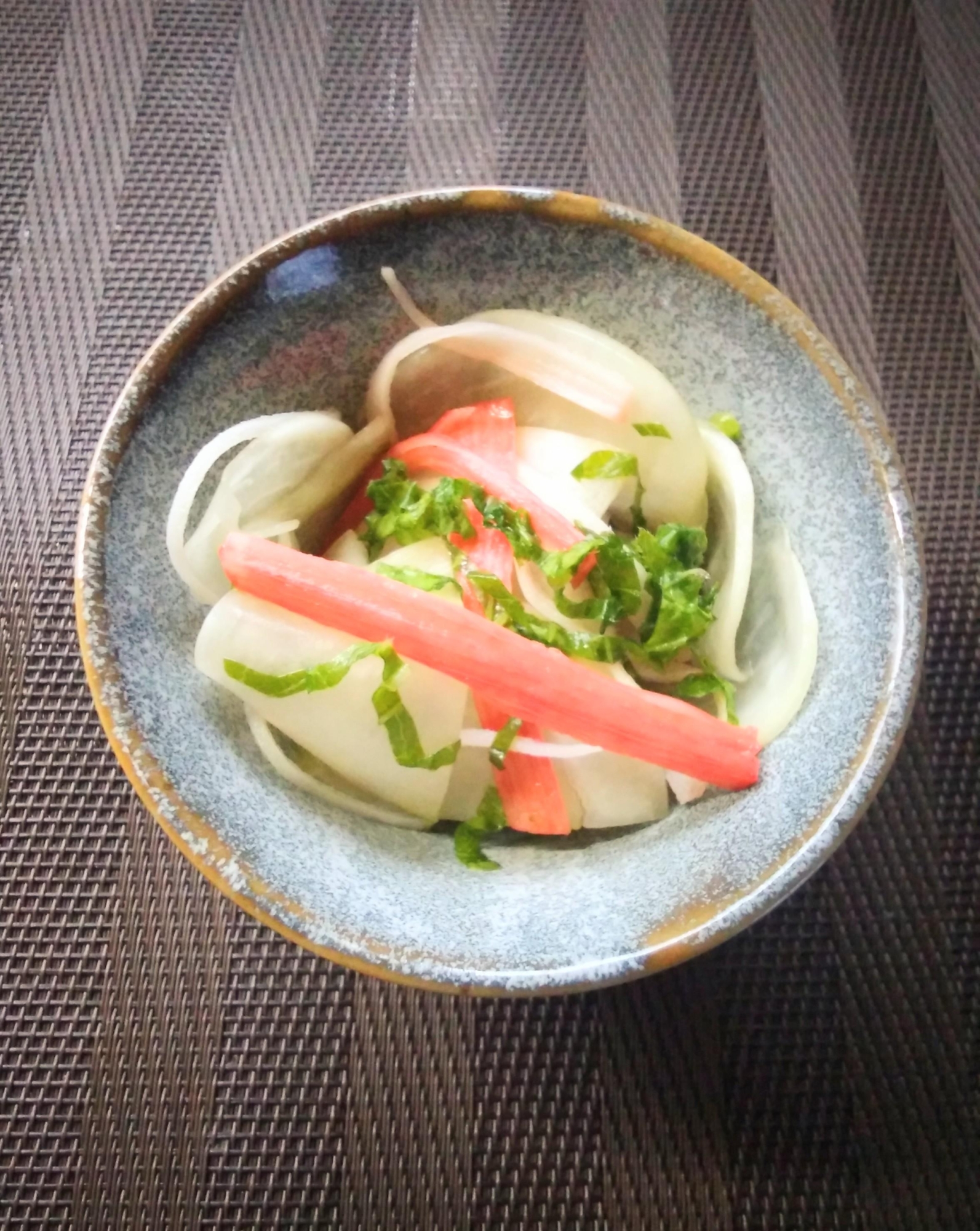 蕪　かぶまるごと　カブとカニカマの甘酢サラダ