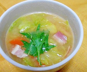 麦入り野菜たっぷり味噌スープ