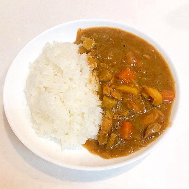 ごぼうとパプリカと鶏もも肉の♪コロコロチキンカレー