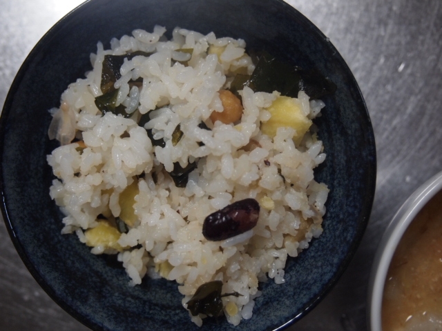 さつまいもとミックスビーンズの蒸しご飯