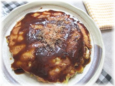 冷蔵庫の隅から隅まであれこれ入れて・・無事にお好み焼きの完成です～（＾ｃ＾）　　山芋のすりおろしを混ぜるとふんわり美味しいですよね☆　　ごちそうさま＾＾*