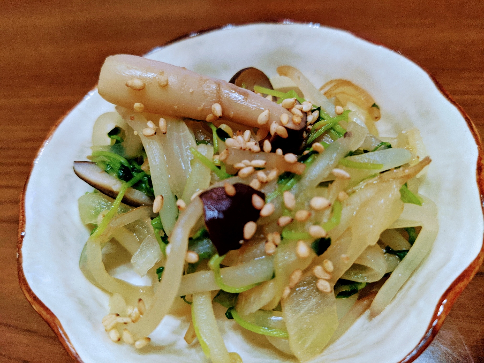 鶏ガラと醤油だけ 豆苗ともやしときのこの炒め物 レシピ 作り方 By めいとら 楽天レシピ