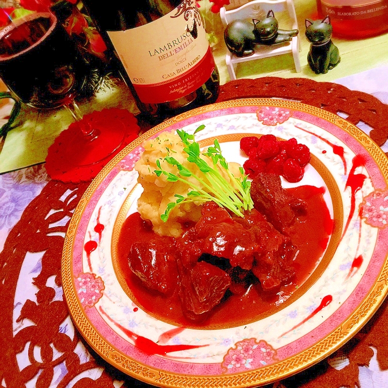 牛ほほ肉が頬染める 北欧風ラズベリーソース煮 レシピ 作り方 By 嵯峨 恭也 楽天レシピ