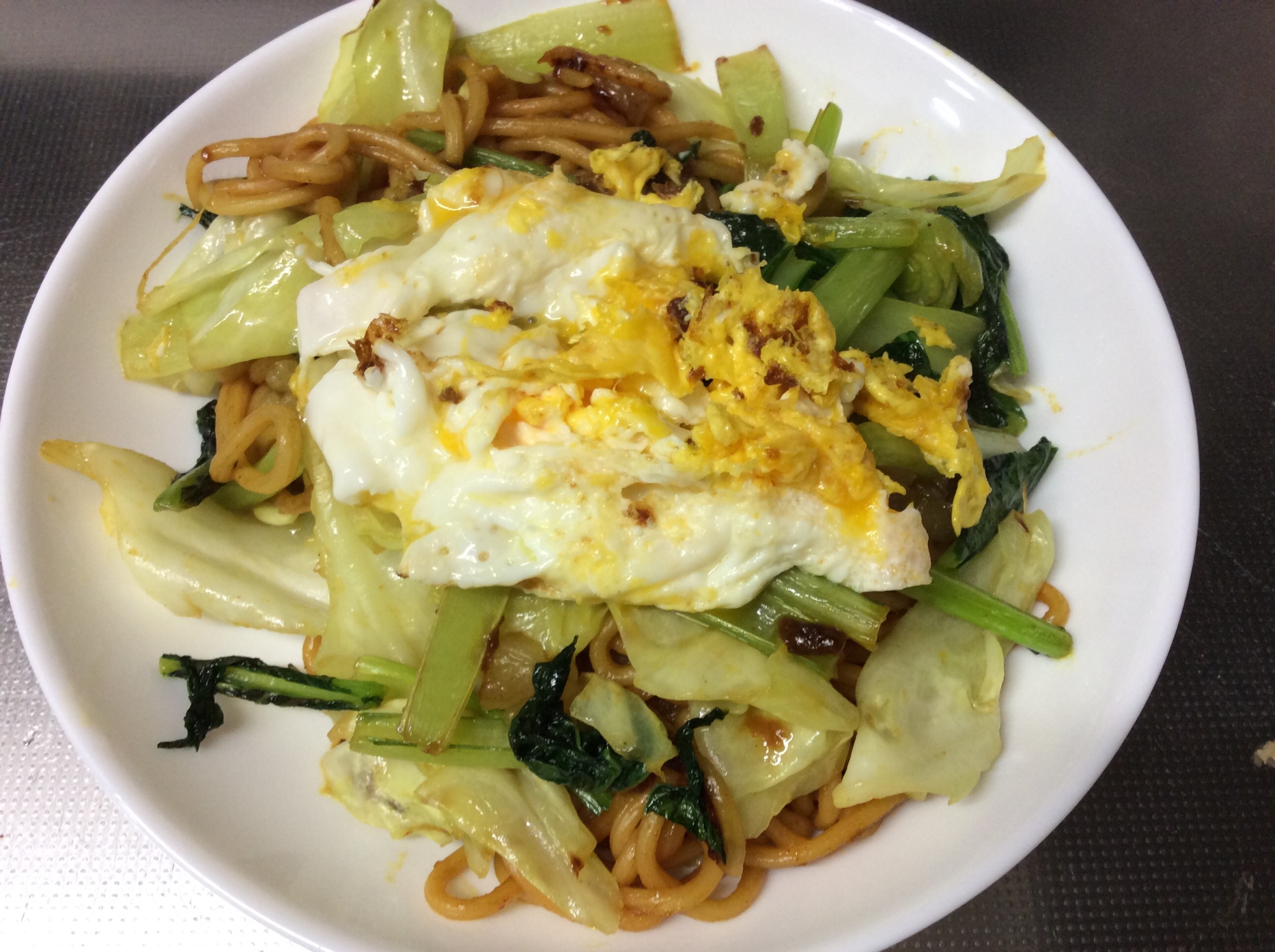 キャベツと小松菜の太麺カレー焼きそば