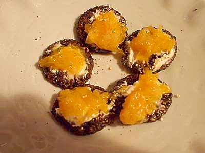 胡麻煎餅で簡単におつまみ☆　ジャム＆チーズ＆生姜