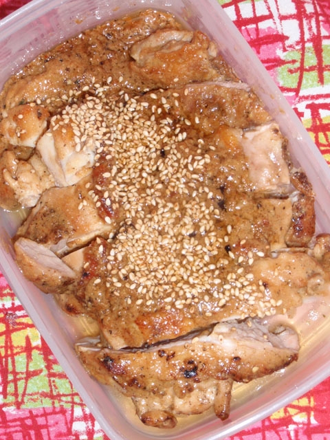 鶏肉の中華風胡麻ペッパーソース