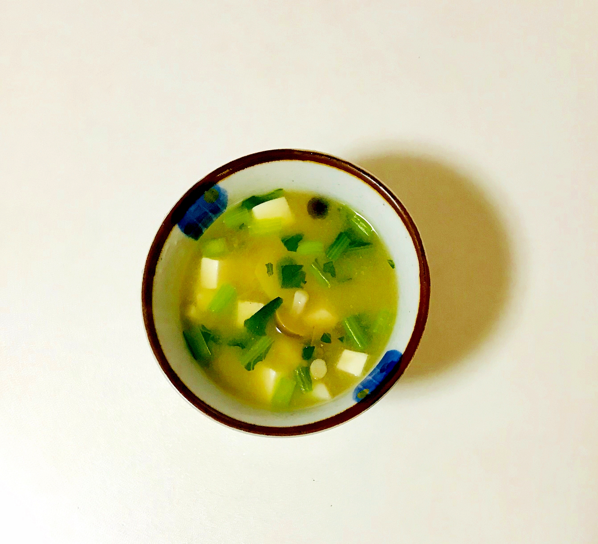 シメジと小松菜とさつま芋の豆腐味噌汁