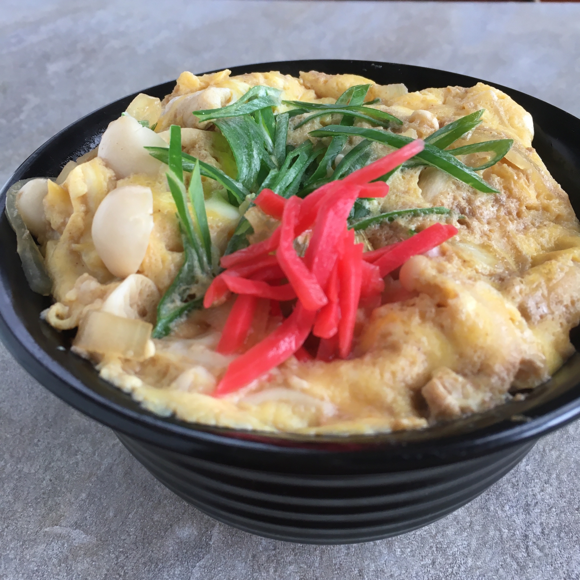 鶏むね肉とブナピーde玉子とじ丼♪