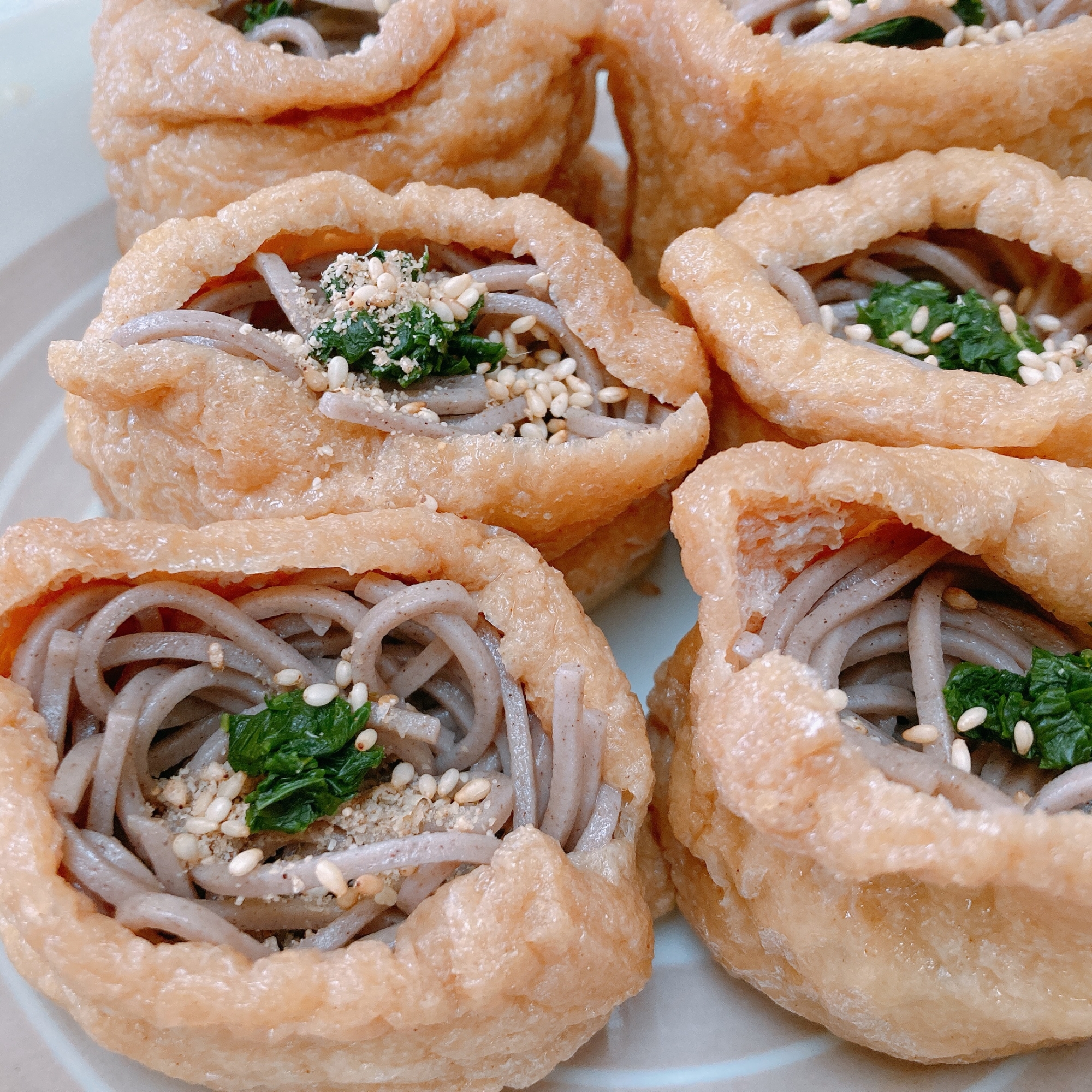 簡単アレンジ 蕎麦に飽きたら ジューシー稲荷そば