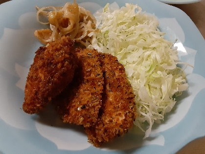 とりむね肉2枚で、チキンカツにアレンジして作りました。塩麹のかわりに、塩小さじ1を使いました｡のりしおポテチ食べてる感じで家族にも好評で、また作りたいです。