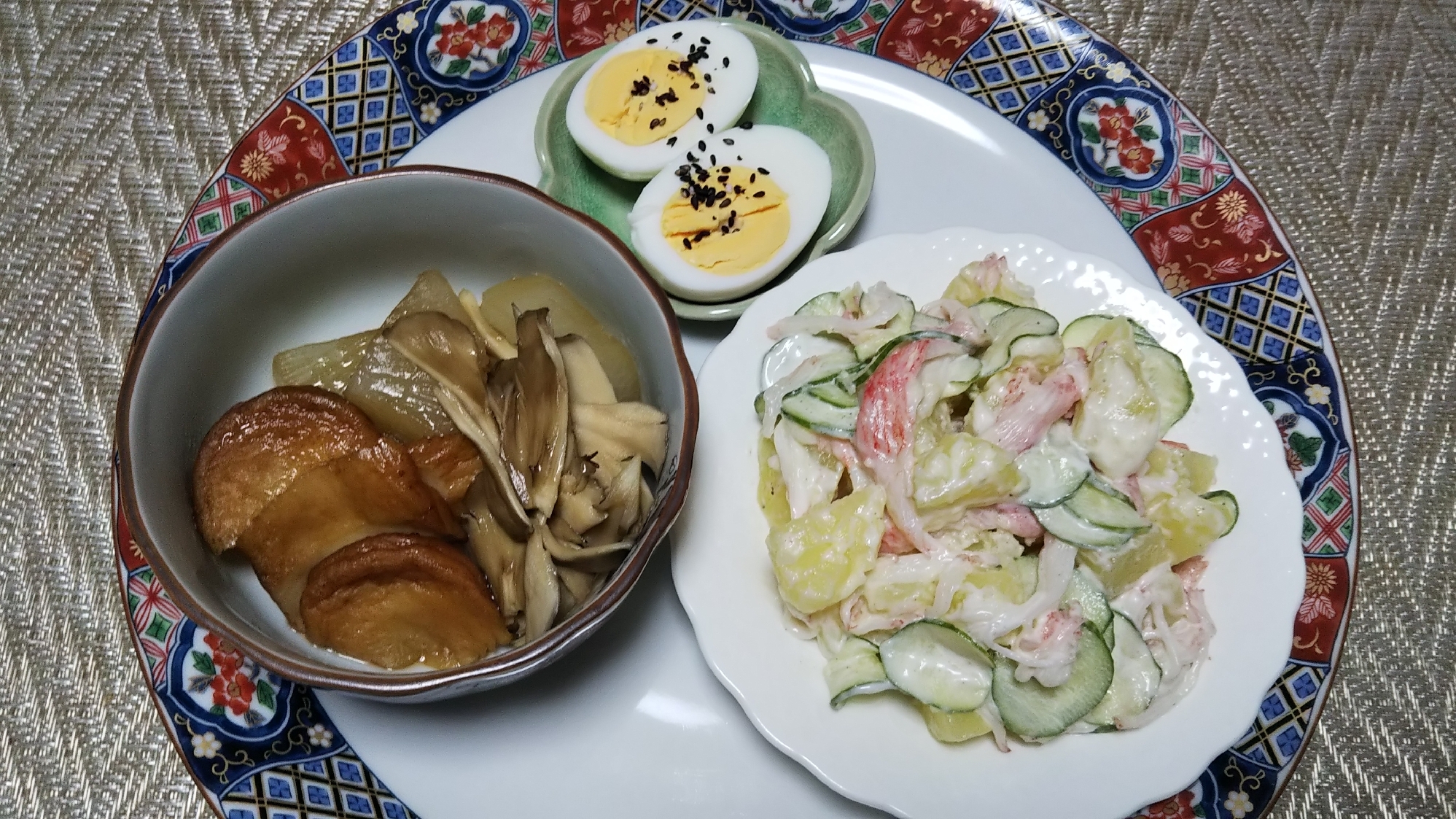 蟹カマポテトサラダと舞茸さつま揚げの煮物と茹で卵☆