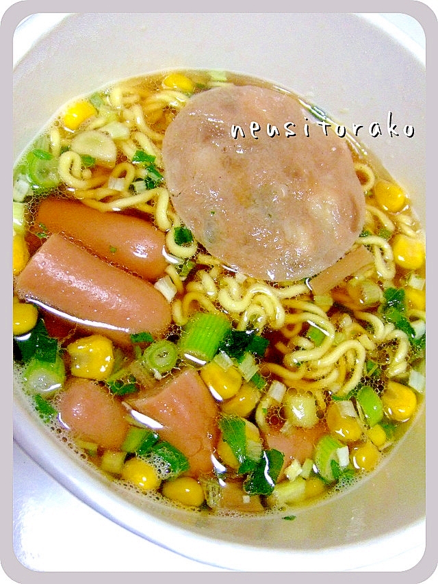 ウィンナーを一緒に茹でよう♡カップ麺