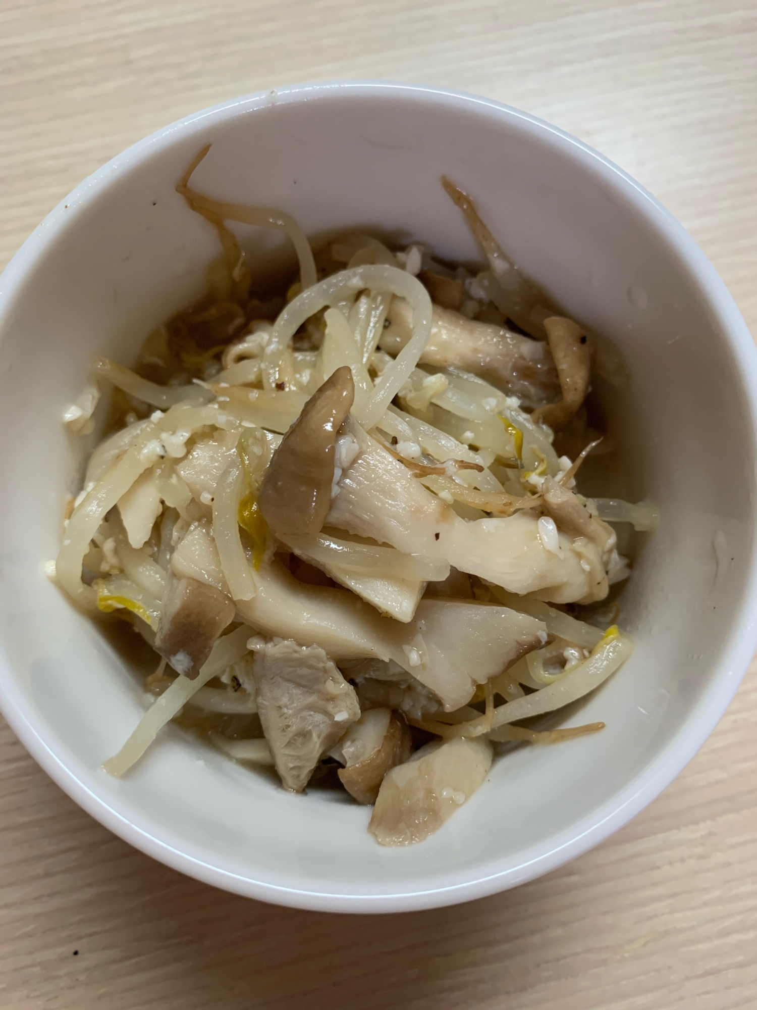 もやしとエリンギ の簡単塩麹炒め