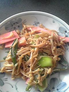 えのきと魚肉ソーセージの炒め物