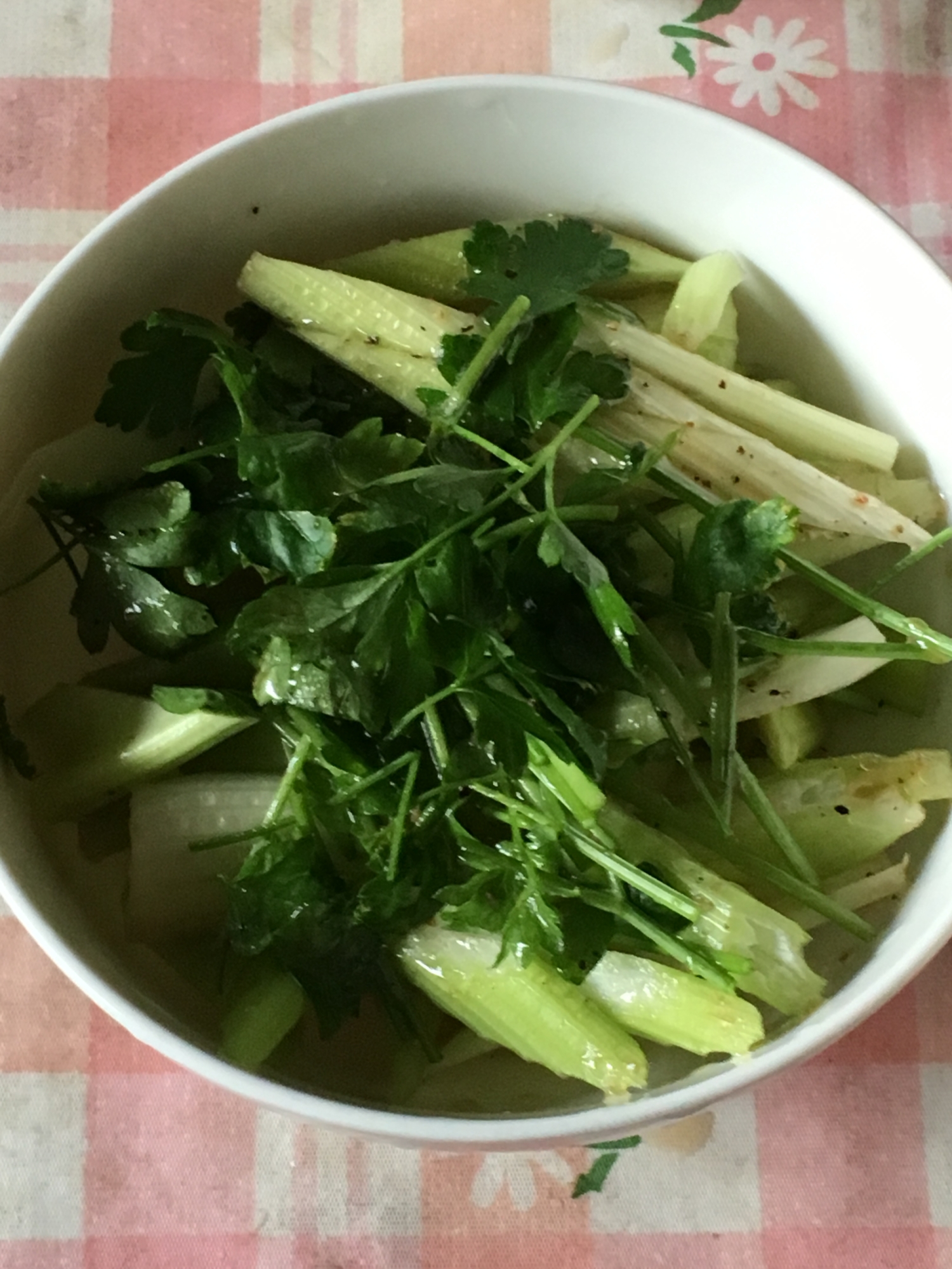 セロリとイタリアンパセリのサラダ レシピ 作り方 By Faiten8 楽天レシピ セロリとイタリアンパセリのサラダ レシピ 作り方 By Faiten8 楽天レシピ