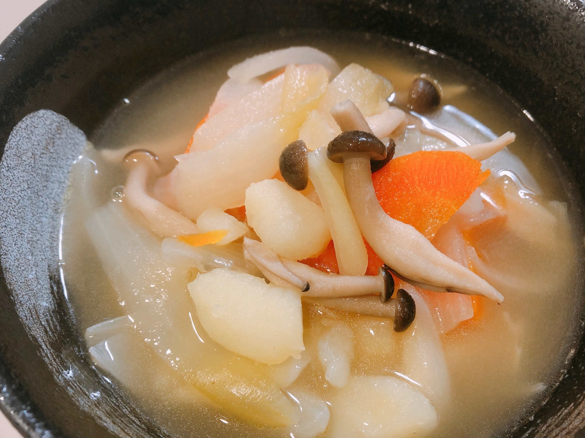 栄養満点★きのこと野菜のコンソメスープ