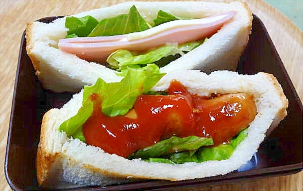 食パンをポケット状にして具を挟んだサンドイッチ