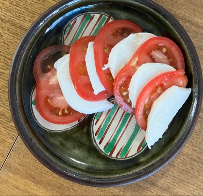 【簡単】トマトで簡単に、オシャレにカプレーゼ