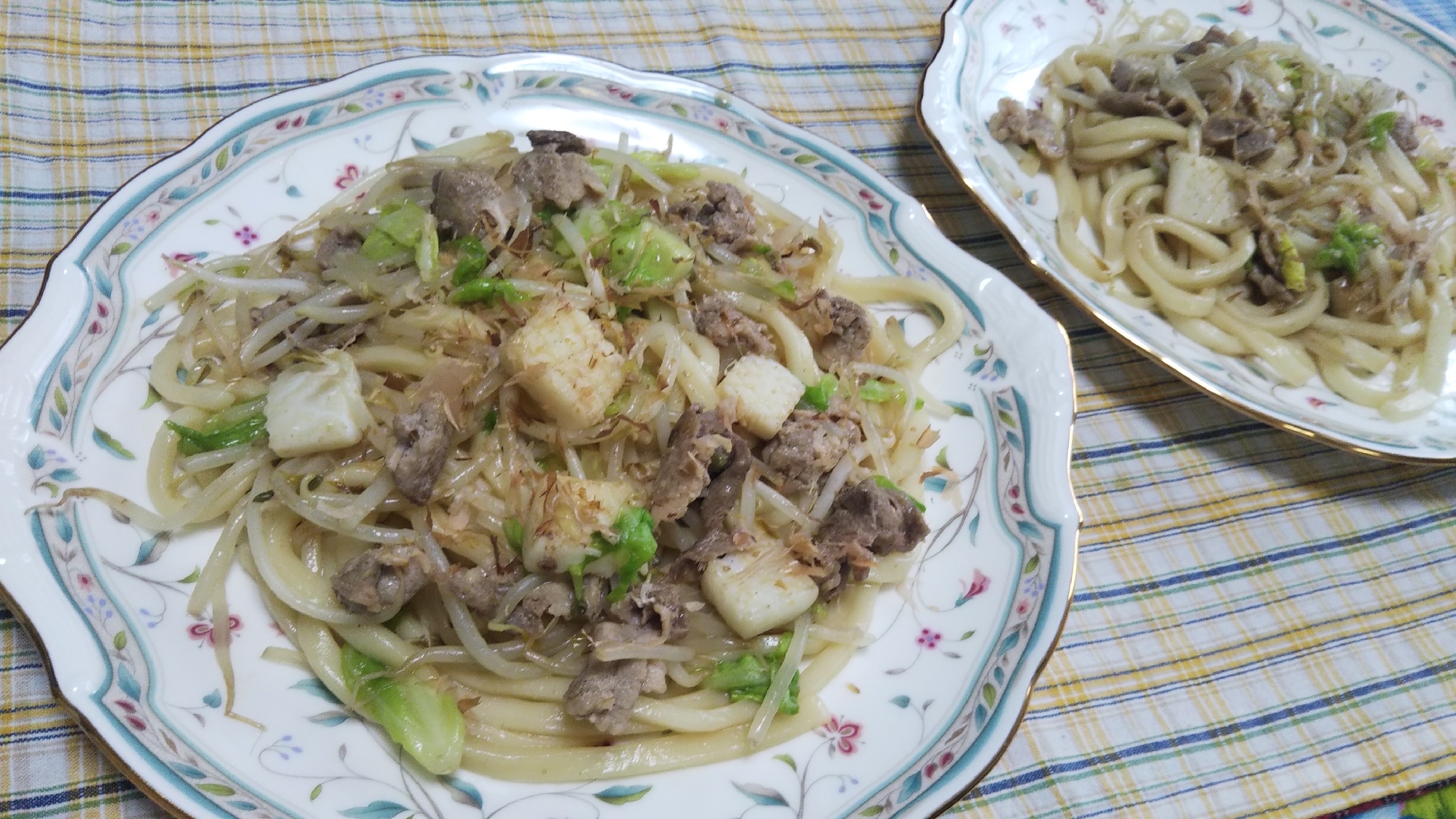 豚肉とイカともやしときゃべつの焼きうどん☆