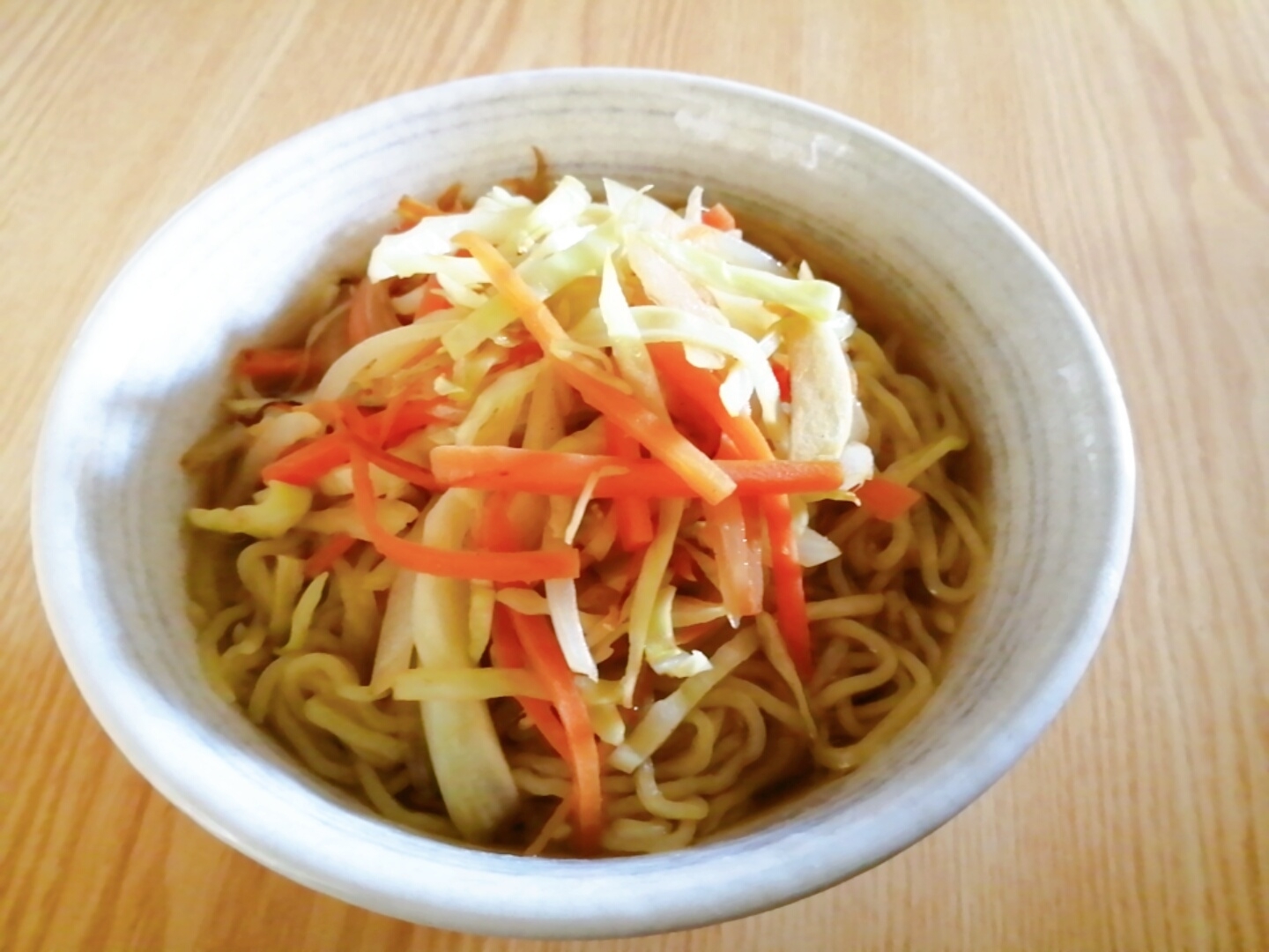 玉ねぎとキャベツと人参の醤油ラーメン