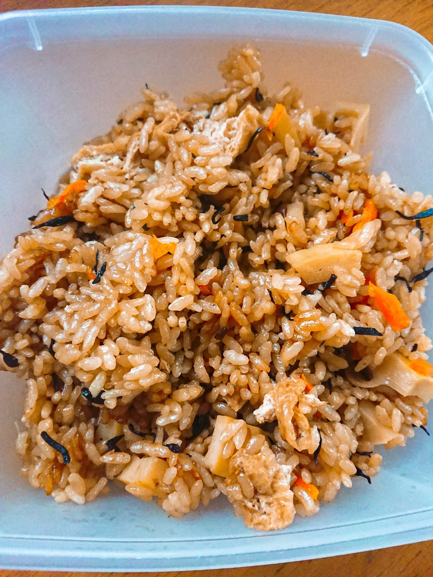 残った魚の煮汁で炊き込みご飯