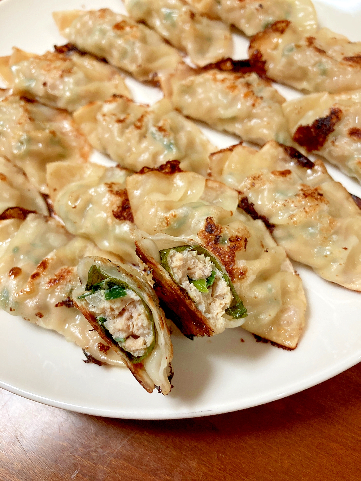 大葉入り餃子 豚ひき肉 玉ねぎ しめじ ニラ レシピ 作り方 By 水玉模様 楽天レシピ 大葉入り餃子 豚ひき肉 玉ねぎ しめじ ニラ レシピ 作り方 By 水玉模様 楽天レシピ