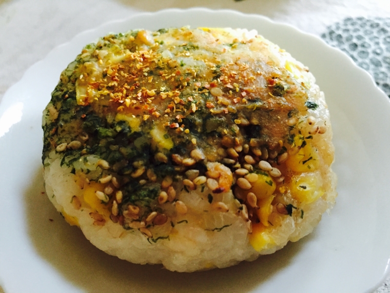 トウモロコシごはんの海苔ゴマ焼きおにぎり