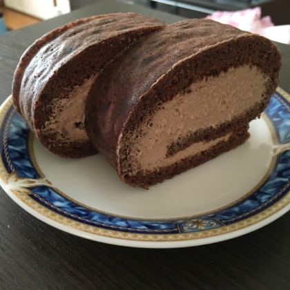 Hmで簡単 ふわふわ濃厚チョコレートロールケーキ レシピ 作り方 By ももら 楽天レシピ