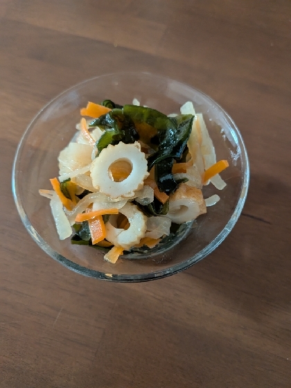 異食感が楽し！大根と人参とワカメと竹輪の中華サラダ