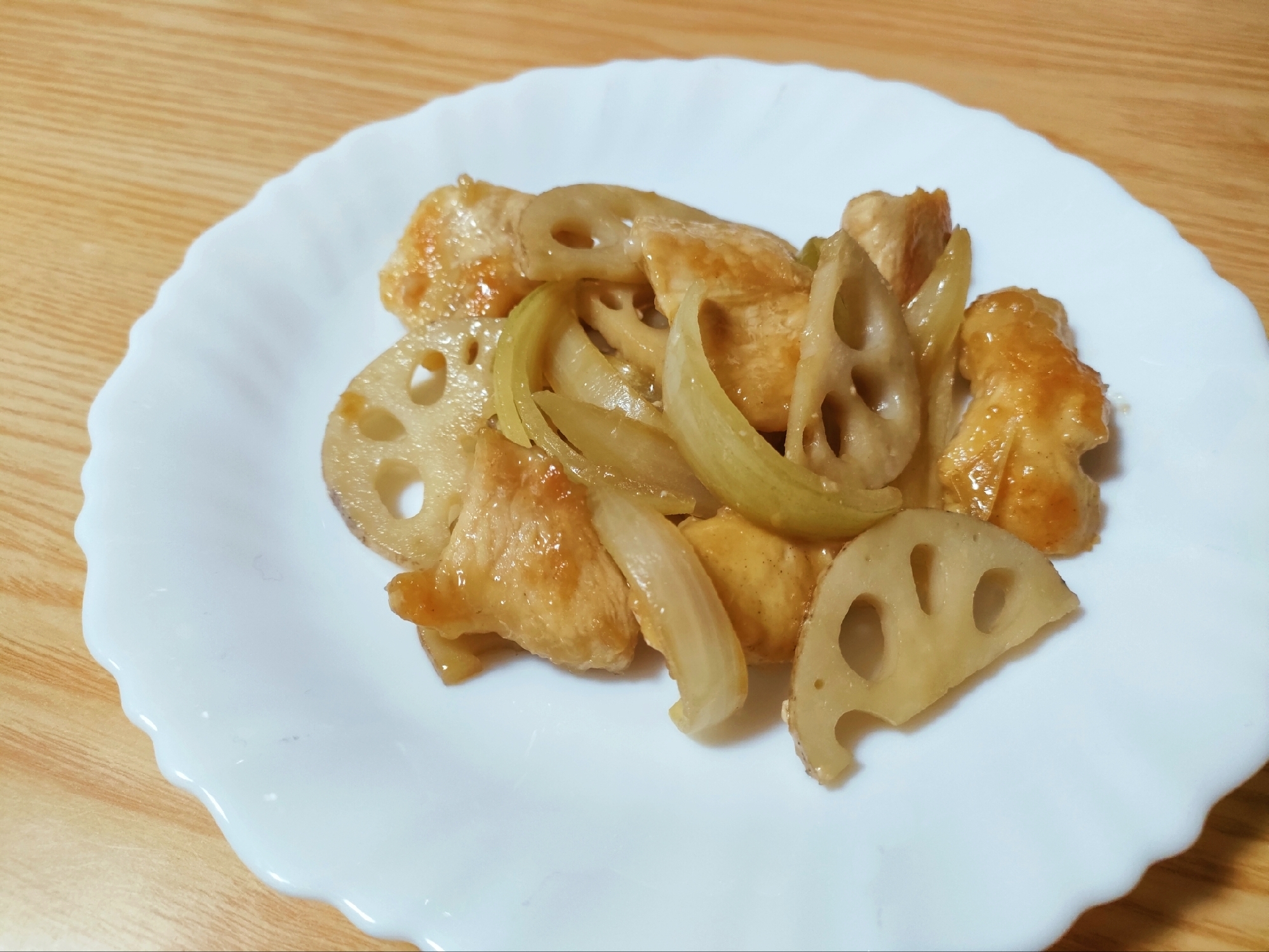 鶏肉と玉ねぎとれんこんのにんにく炒め
