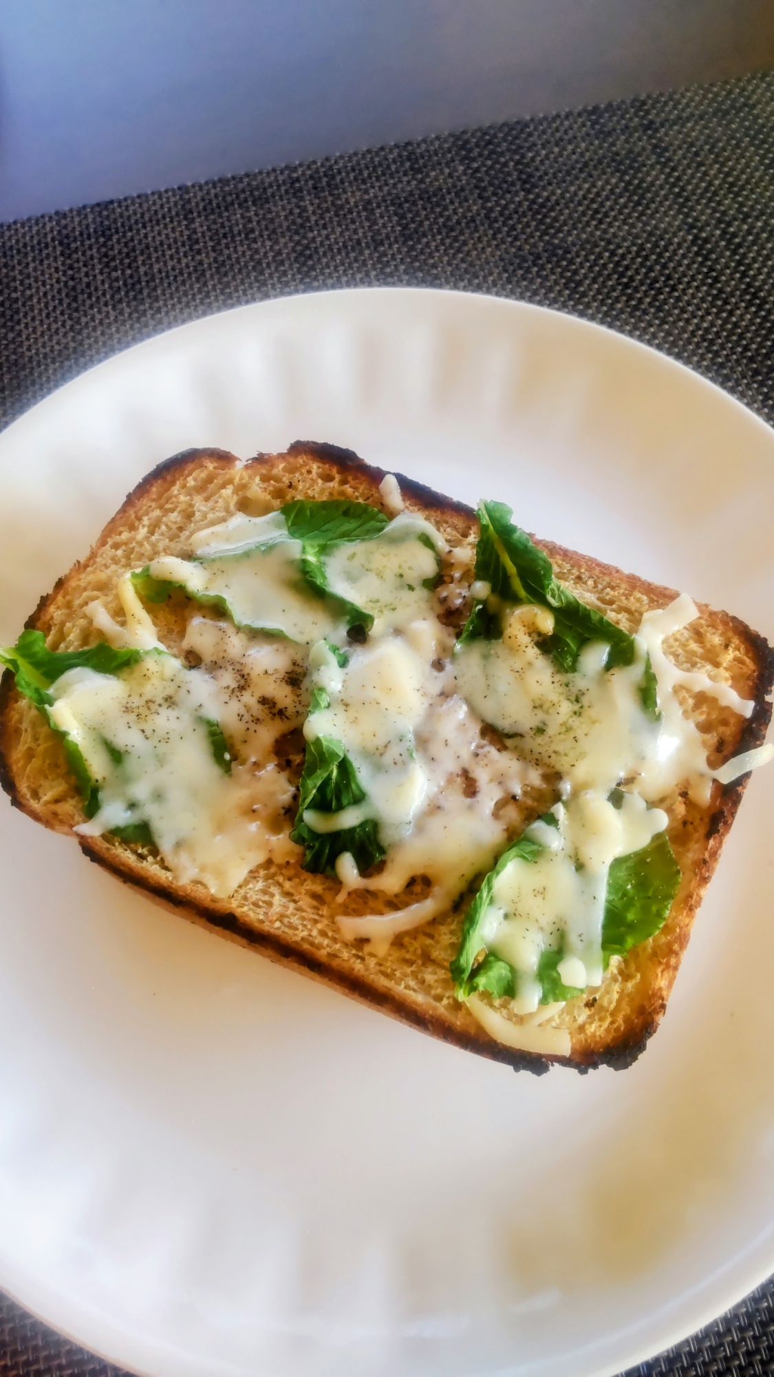 小松菜チーズトースト