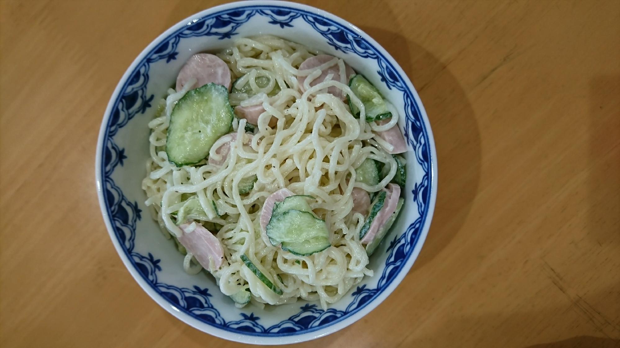 余った中華麺でスパサラ風