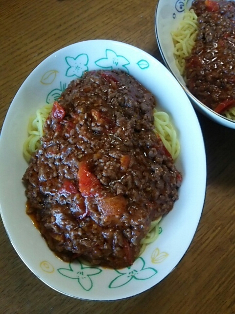 合挽きミンチとトマトのミートソース(焼きそば麺)