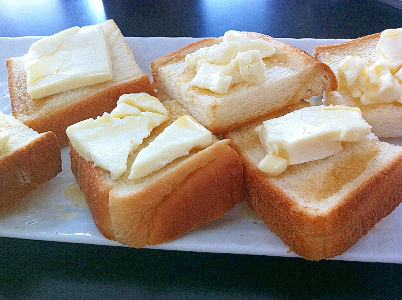 朝食・おやつにも！クリームチーズ＆はちみつトースト