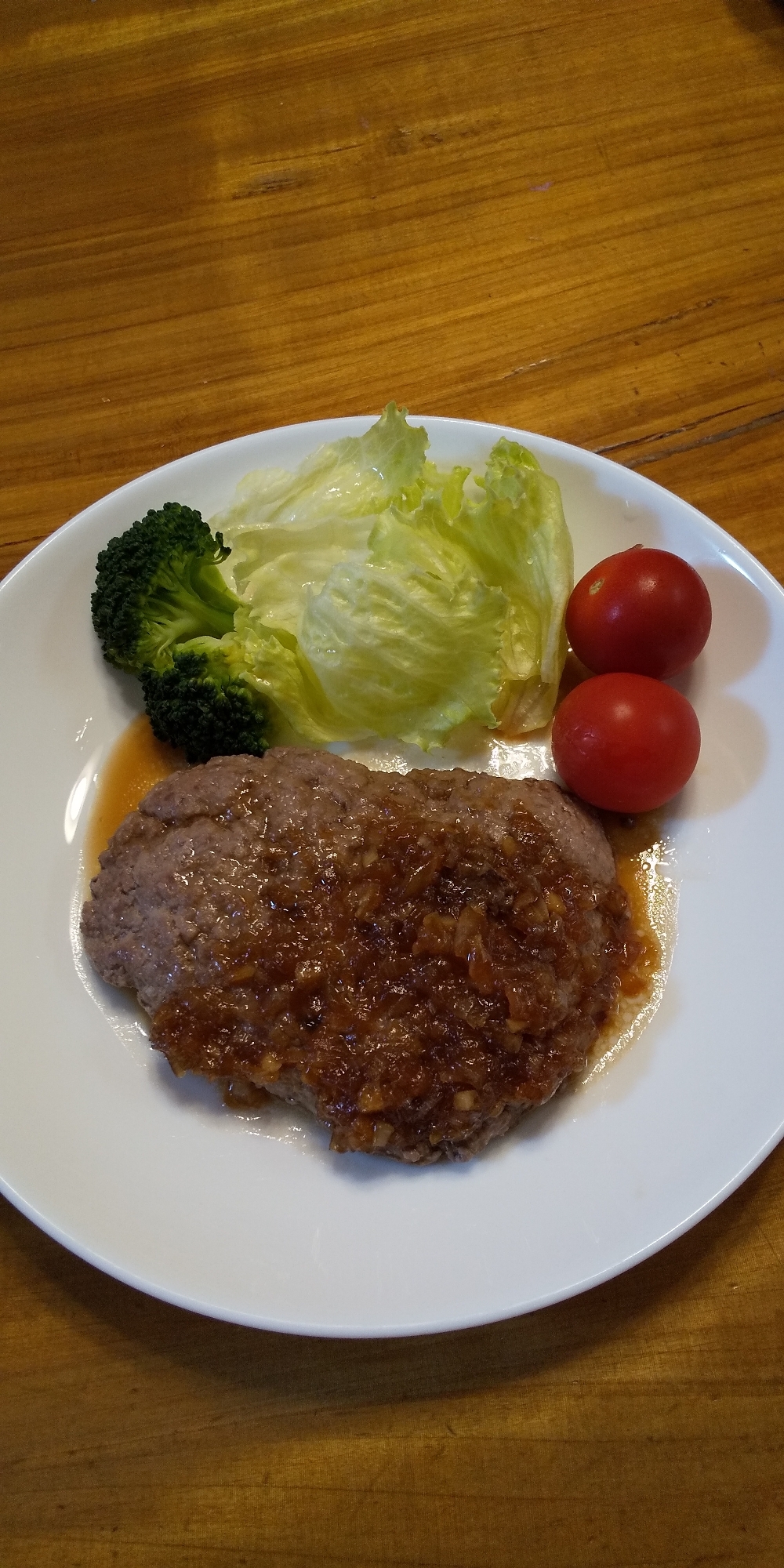 挽き肉ステーキ ステーキソース付き