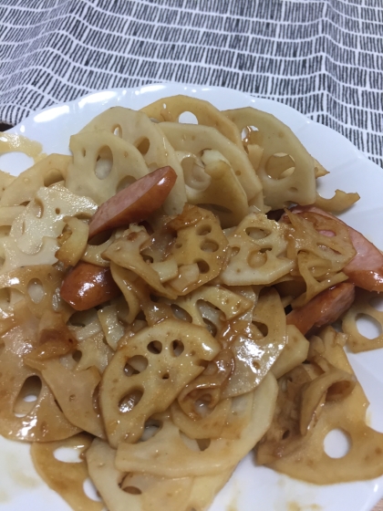 ちょうど、れんこんとウインナーが残っていたので、作りました(^^)とても美味しいです！お弁当にもつめます！ありがとうございます！