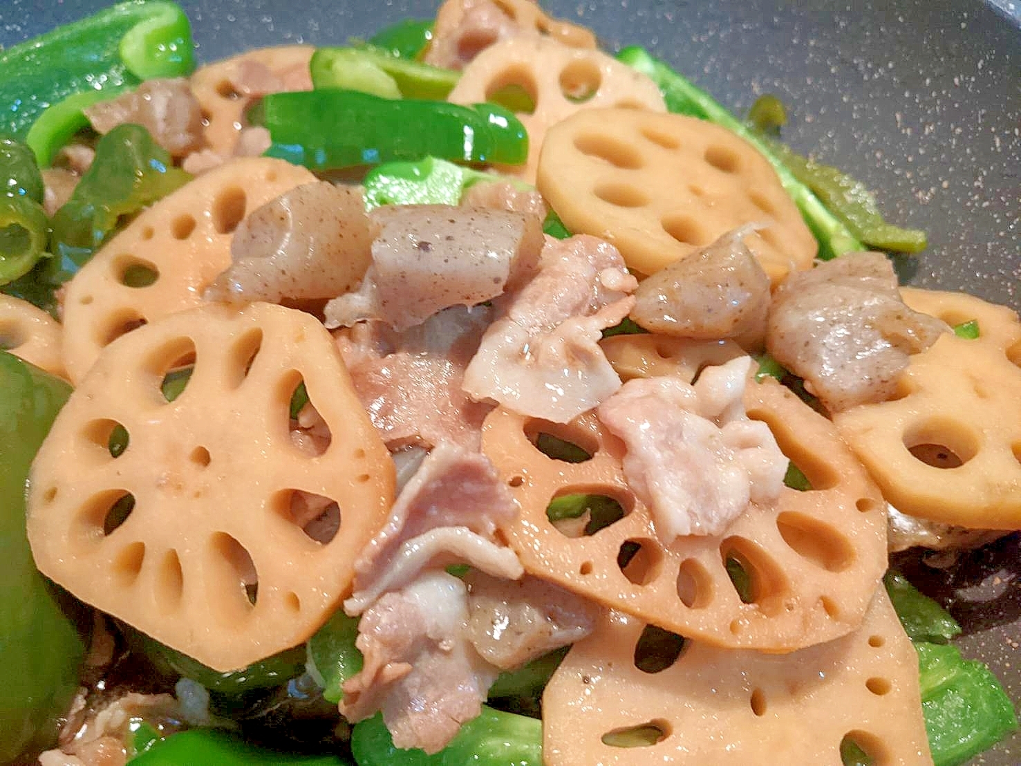 簡単 レンコンと豚バラの煮物 レシピ 作り方 By めかしや Mekashiya 楽天レシピ