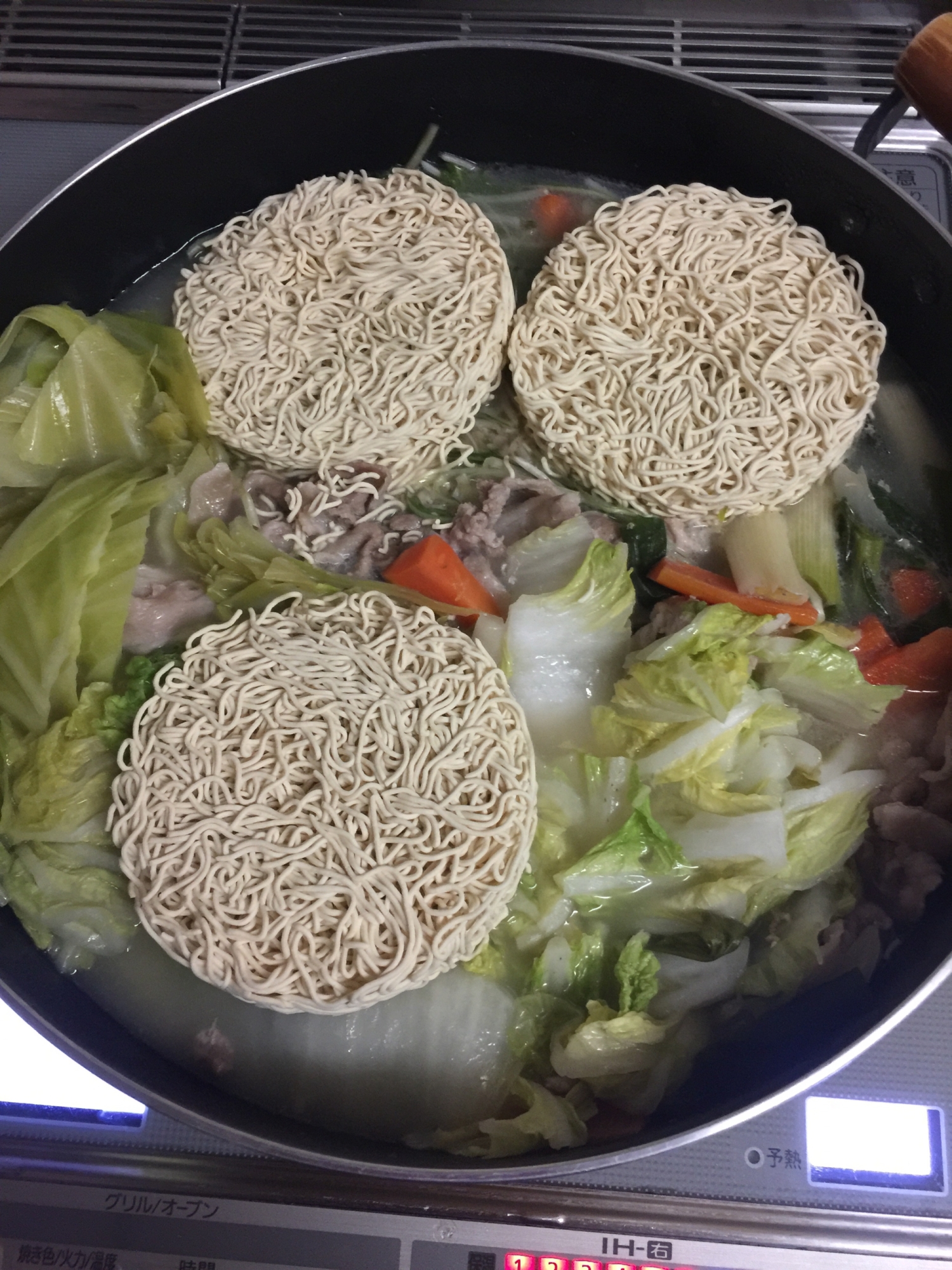 即席ラーメンでお鍋