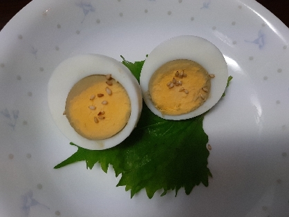 大葉のお皿、好評です(^-^)ごま塩ゆで卵、夕食の一品にしました。レシピ有難うございました。
