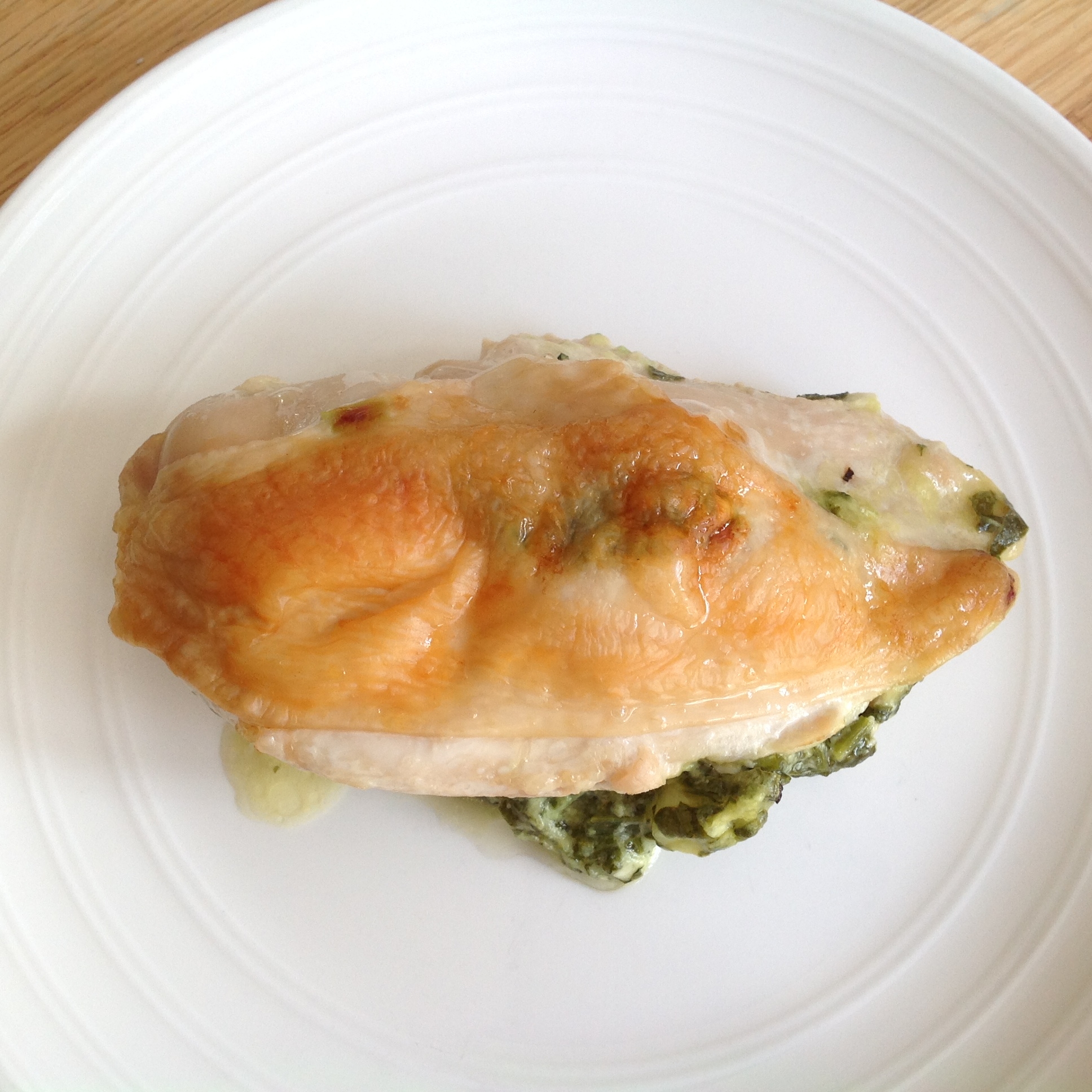 ブロッコリーとチェダーチーズを詰めた鶏の胸肉のレシピ