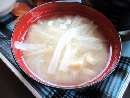 大根と油揚げ、長ねぎの味噌汁