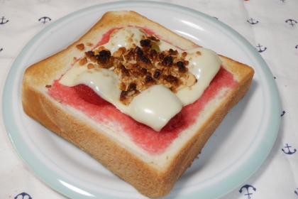 はじゃじゃさんハイサイ♪
朝食にピッタリでとても美味しかったです♪
グラノーラのザクザク食感がやみつきになる美味しさですね。
ご馳走様でした。