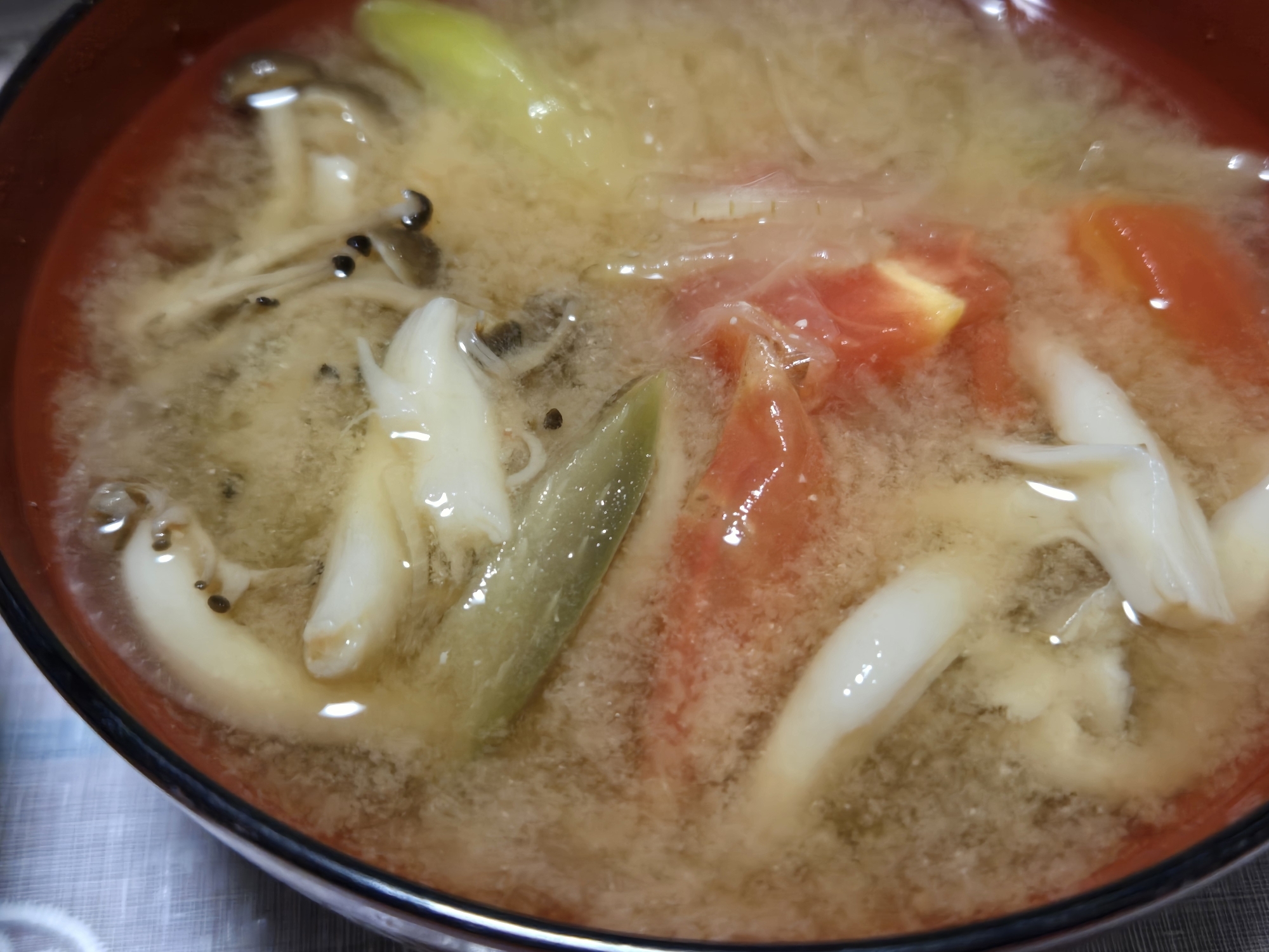 トマト なす しめじのお味噌汁