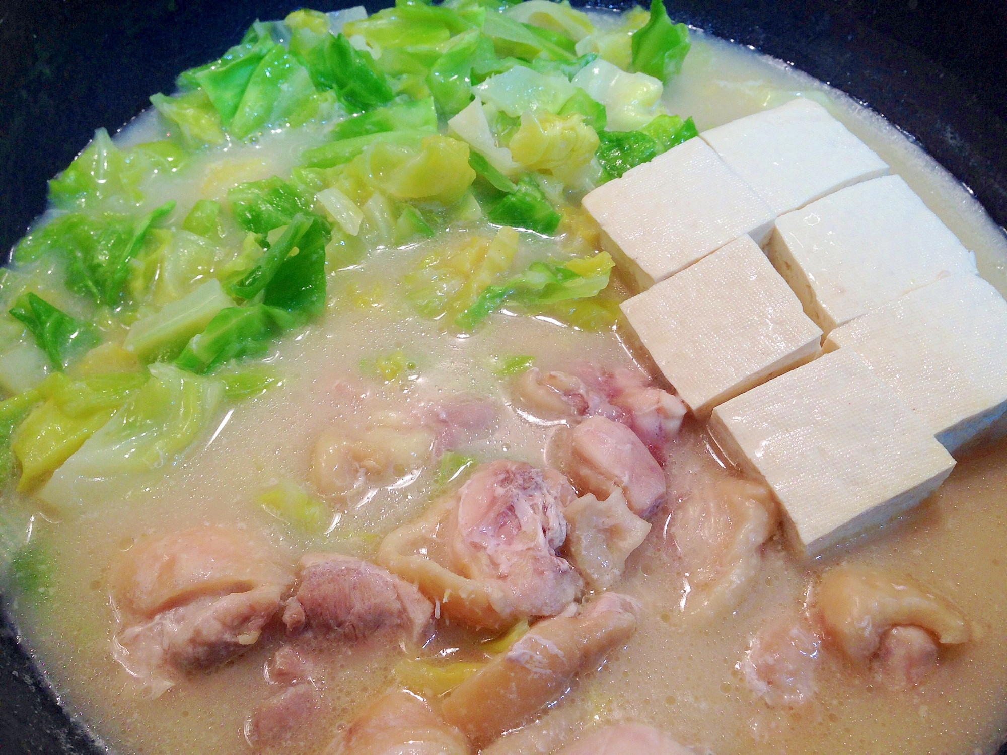 鍋キューブで☆鶏肉とキャベツの白湯鍋