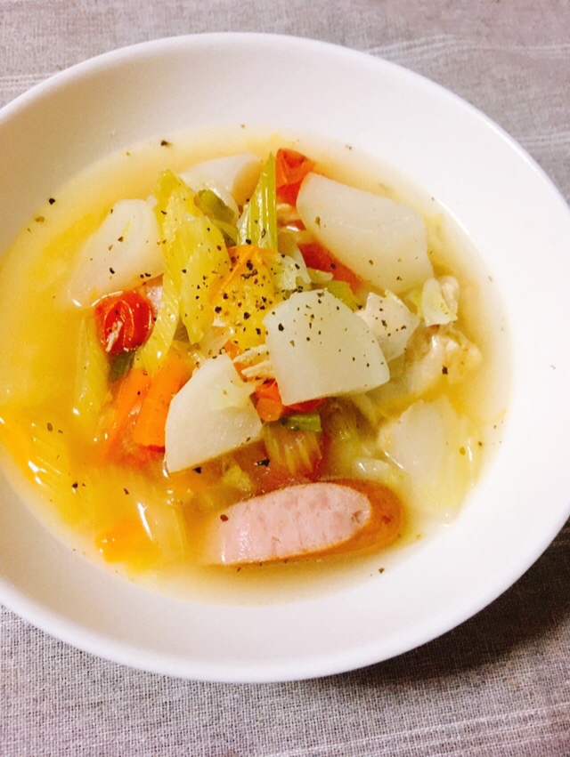 野菜たっぷり♪かぶとセロリのポトフ風スープ